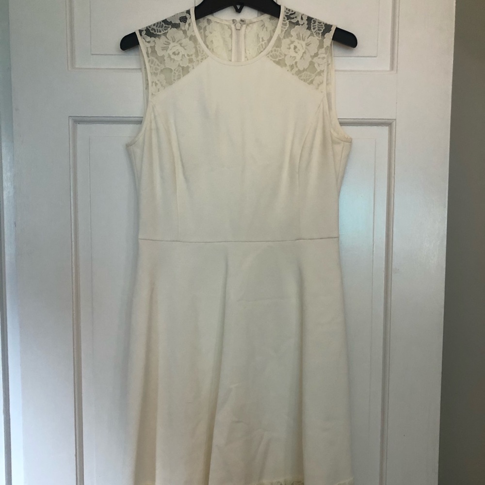 Like New! Size 8 Ivory and Lace Anne Klein Dress